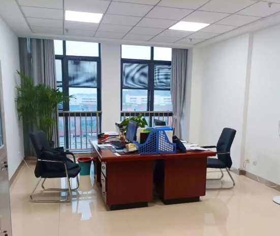 壮丽自然风光 — 瀑布与山景，展示视觉内容